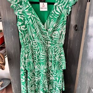 Unique Sheek Green Leaf Pattern Mini Dress